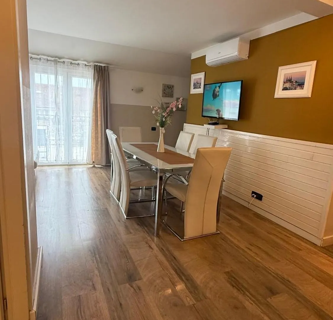 Central 3Bdr Penthouse With Terrace&Ac Prága 0*,